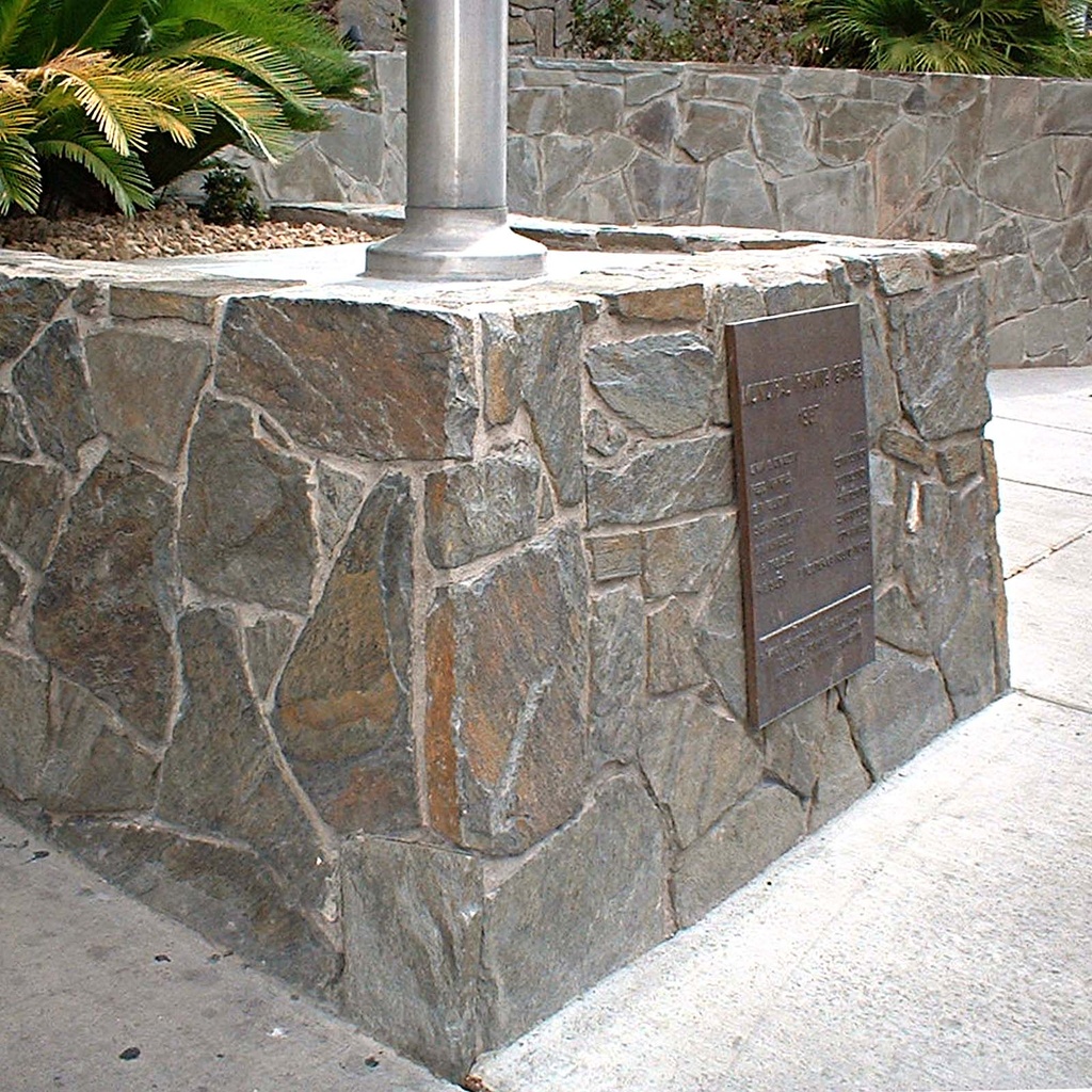 Storm Mountain 2-3" Patio monument